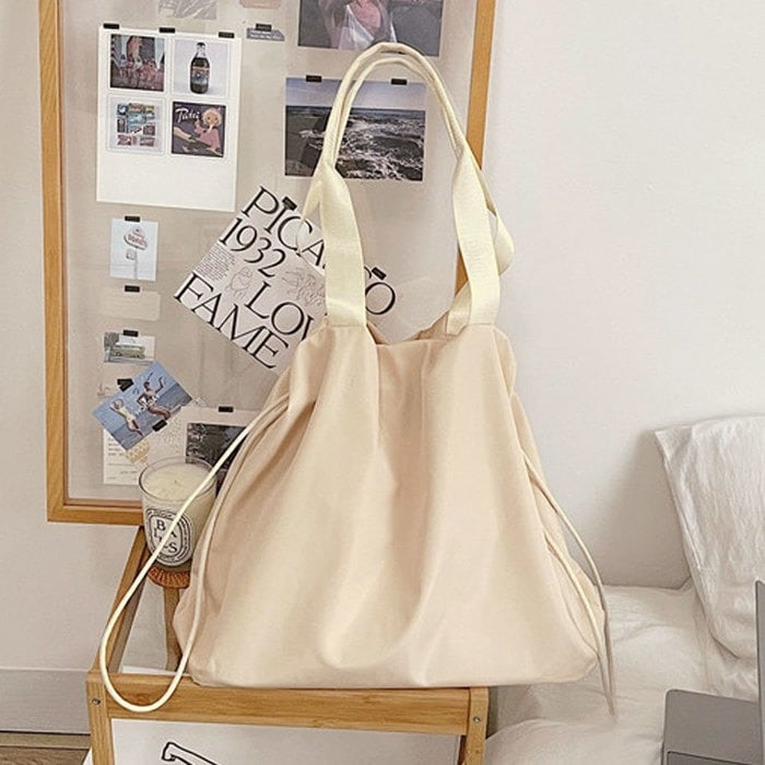 大きめナイロントートバッグ♪春 夏 秋 冬 鞄 かばん バック バッグ トートバッグ ナイロン 無地 大容量 BAG bag 通勤 通学 旅行 軽量  カジュアル 大人 シンプル ユニセックス 男女兼用[21aw5410ac] - トートバッグ/バッグ - RAKUku(ラクク) -  レディースファッション通販 ...